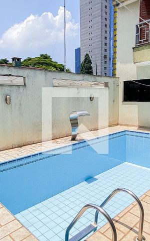 Casa à venda com 540m², 5 quartos e 8 vagas Casa à venda com 540m², 5 quartos e 8 vagasÁrea comum - Piscina
