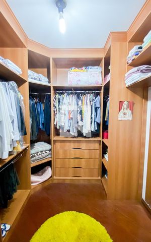 Casa à venda com 540m², 5 quartos e 8 vagas Casa à venda com 540m², 5 quartos e 8 vagasCloset da suíte 1