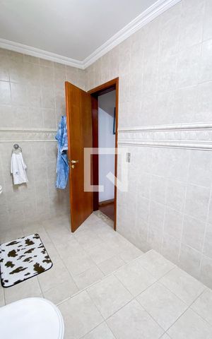 Casa à venda com 540m², 5 quartos e 8 vagas Casa à venda com 540m², 5 quartos e 8 vagasBanheiro da Suíte 1