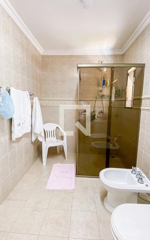 Casa à venda com 540m², 5 quartos e 8 vagas Casa à venda com 540m², 5 quartos e 8 vagasBanheiro da Suíte 1