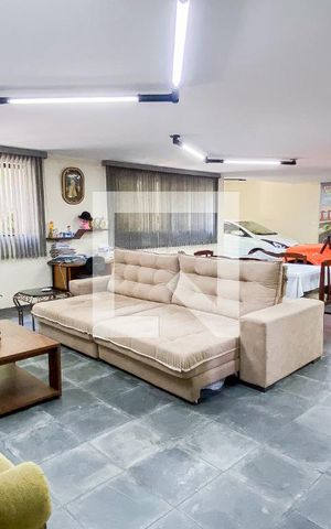 Casa à venda com 540m², 5 quartos e 8 vagas Casa à venda com 540m², 5 quartos e 8 vagasGaragem