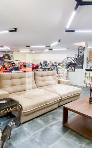 Casa à venda com 540m², 5 quartos e 8 vagas Casa à venda com 540m², 5 quartos e 8 vagasGaragem