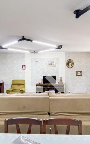 Casa à venda com 540m², 5 quartos e 8 vagas Casa à venda com 540m², 5 quartos e 8 vagasGaragem