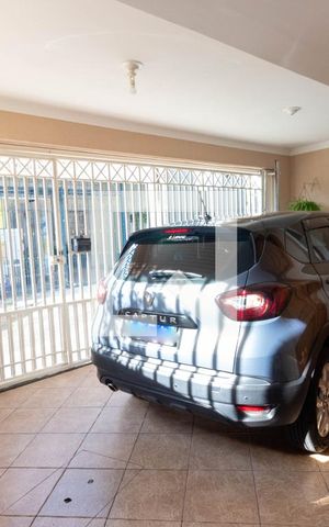 Casa à venda com 220m², 2 quartos e 2 vagas Casa à venda com 220m², 2 quartos e 2 vagasGaragem