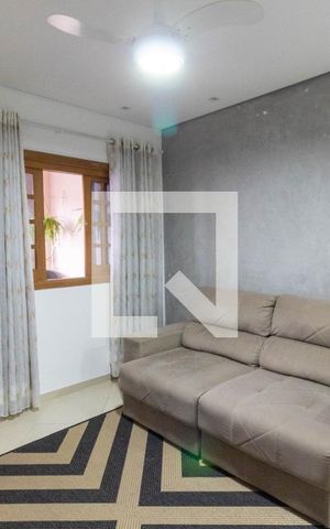 Casa à venda com 220m², 2 quartos e 2 vagas Casa à venda com 220m², 2 quartos e 2 vagasSala
