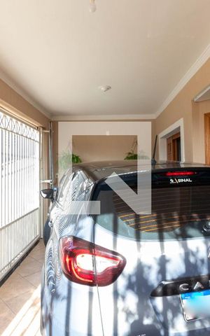 Casa à venda com 220m², 2 quartos e 2 vagas Casa à venda com 220m², 2 quartos e 2 vagasGaragem
