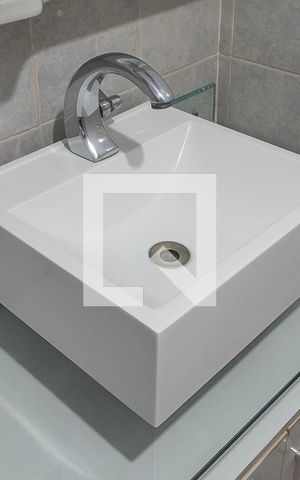 Apartamento à venda com 48m², 2 quartos e sem vaga Apartamento à venda com 48m², 2 quartos e sem vagaBanheiro