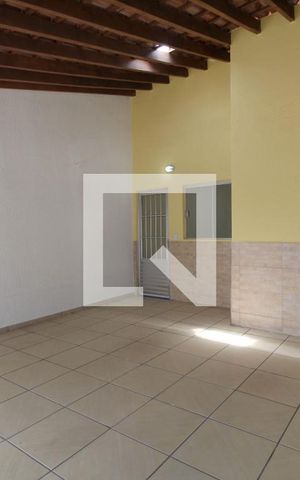 Casa para alugar com 130m², 4 quartos e 2 vagasGaragem