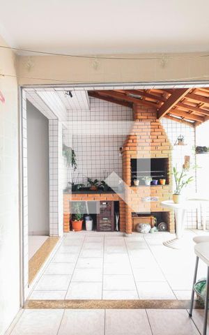 Casa para alugar com 300m², 4 quartos e 5 vagas Casa para alugar com 300m², 4 quartos e 5 vagasÁrea de Serviço