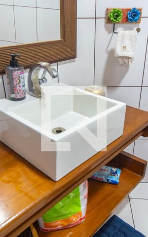 Casa para alugar com 300m², 3 quartos e 4 vagasBanheiro 1
