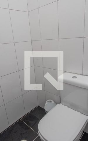 Casa para alugar com 50m², 2 quartos e 1 vaga Casa para alugar com 50m², 2 quartos e 1 vagaBanheiro de serviço