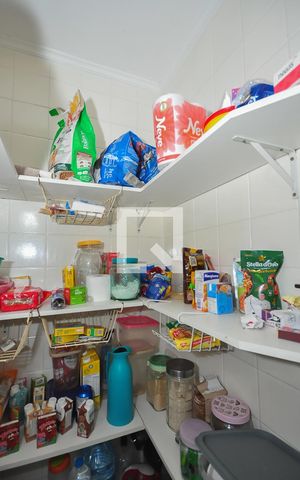 Casa de condomínio à venda com 415m², 4 quartos e 4 vagas Casa de condomínio à venda com 415m², 4 quartos e 4 vagasDespensa