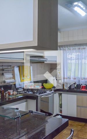 Casa para alugar com 1200m², 3 quartos e 8 vagasCozinha