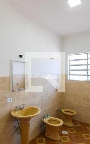 Casa para alugar com 350m², 5 quartos e 10 vagas Casa para alugar com 350m², 5 quartos e 10 vagasBanheiro 1