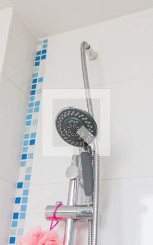 Casa de condomínio à venda com 364m², 4 quartos e 4 vagas Casa de condomínio à venda com 364m², 4 quartos e 4 vagasBanheiro Social