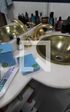 Casa à venda com 800m², 5 quartos e 3 vagasBanheiro da suíte 1