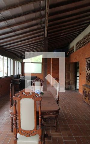 Casa à venda com 800m², 5 quartos e 3 vagasChurrasqueia no terceiro andar
