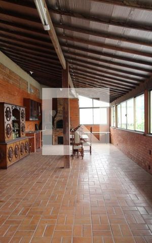 Casa à venda com 800m², 5 quartos e 3 vagasChurrasqueia no terceiro andar