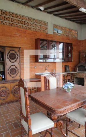 Casa à venda com 800m², 5 quartos e 3 vagasChurrasqueia no terceiro andar