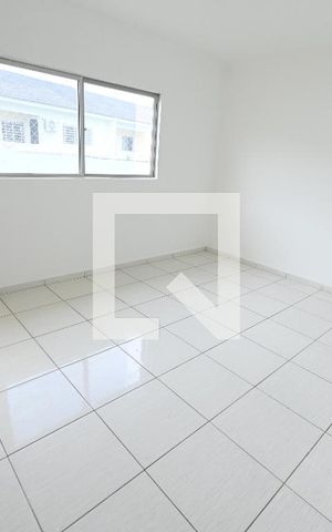 Casa de condomínio à venda com 42m², 2 quartos e 1 vaga Casa de condomínio à venda com 42m², 2 quartos e 1 vagaSala