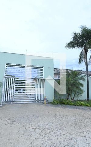 Casa de condomínio à venda com 42m², 2 quartos e 1 vaga Casa de condomínio à venda com 42m², 2 quartos e 1 vagaFachada