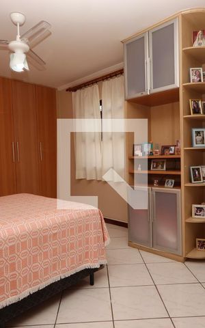 Casa à venda com 200m², 3 quartos e 2 vagasSuíte