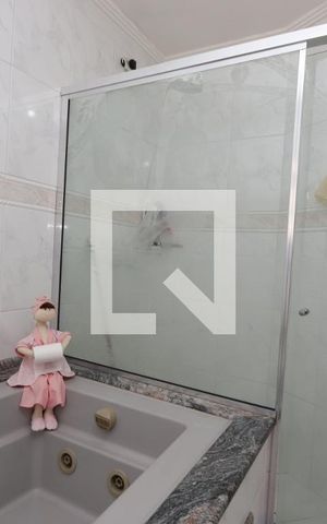 Casa à venda com 200m², 3 quartos e 2 vagasBanheiro da Suíte