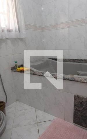 Casa à venda com 200m², 3 quartos e 2 vagasBanheiro da Suíte