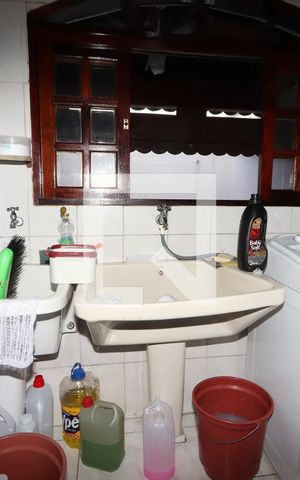 Casa à venda com 200m², 3 quartos e 2 vagasLavanderia/Despensa