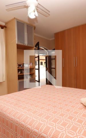 Casa à venda com 200m², 3 quartos e 2 vagasSuíte