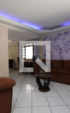 Casa à venda com 200m², 3 quartos e 2 vagasSala