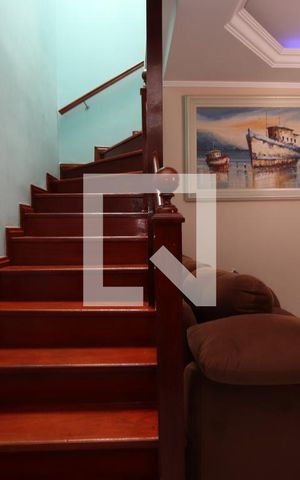 Casa à venda com 200m², 3 quartos e 2 vagasEscada