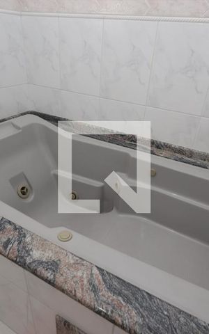 Casa à venda com 200m², 3 quartos e 2 vagasBanheiro da Suíte