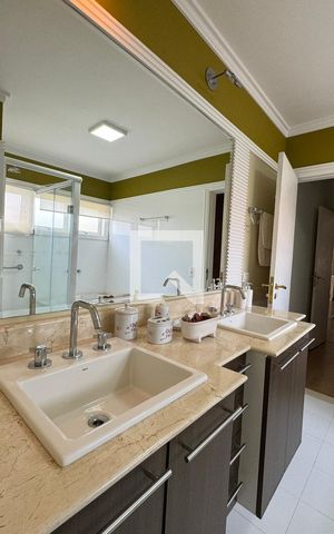 Casa de condomínio à venda com 600m², 4 quartos e 6 vagasBanheiro da Suíte 1