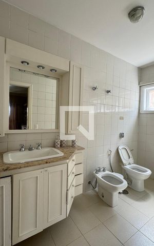 Casa de condomínio à venda com 600m², 4 quartos e 6 vagasBanheiro da Suíte 2