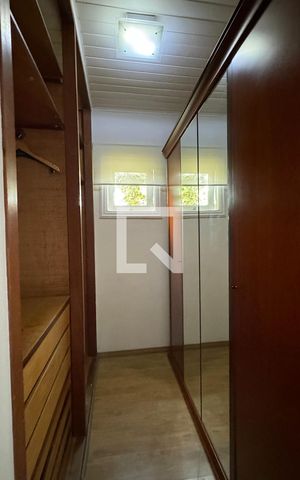 Casa de condomínio à venda com 600m², 4 quartos e 6 vagasCloset da suíte 1