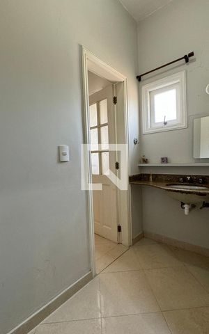 Casa de condomínio à venda com 600m², 4 quartos e 6 vagasBanheiro