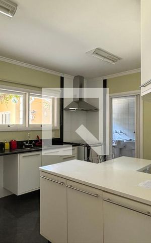 Casa de condomínio à venda com 600m², 4 quartos e 6 vagasCozinha