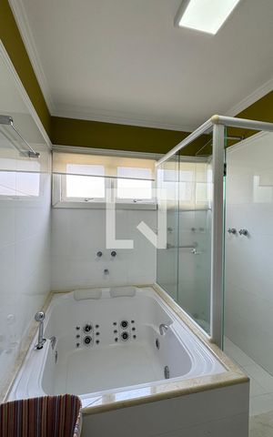 Casa de condomínio à venda com 600m², 4 quartos e 6 vagasBanheiro da Suíte 1