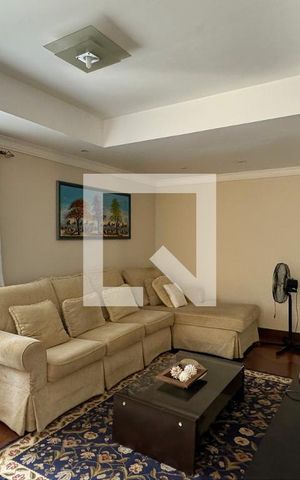 Casa de condomínio à venda com 600m², 4 quartos e 6 vagasSala de TV