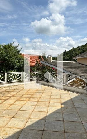 Casa de condomínio à venda com 600m², 4 quartos e 6 vagasVaranda da Suíte 1
