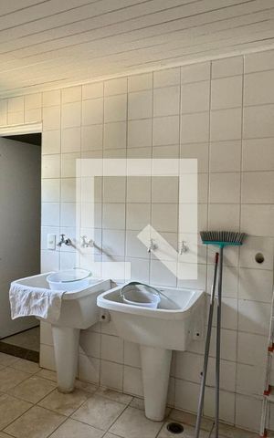 Casa de condomínio à venda com 600m², 4 quartos e 6 vagasÁrea de Serviço