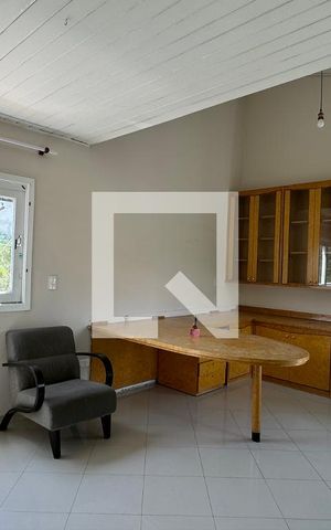 Casa de condomínio à venda com 600m², 4 quartos e 6 vagasEscritório