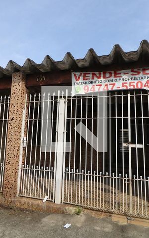 Casa à venda com 80m², 3 quartos e 2 vagasFachada