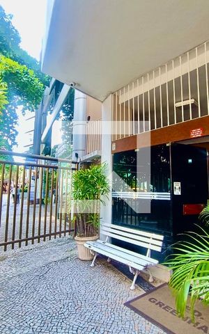 Apartamento para alugar com 90m², 2 quartos e sem vagaFachada com cartaz QA.