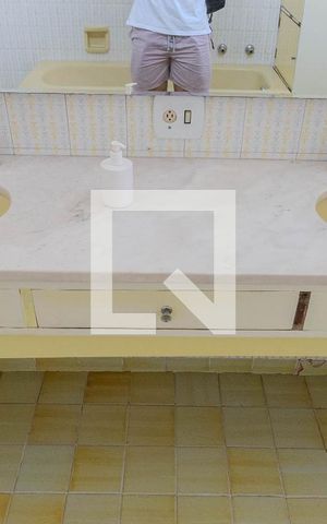 Apartamento para alugar com 320m², 5 quartos e 2 vagas Apartamento para alugar com 320m², 5 quartos e 2 vagasBanheiro da Suíte