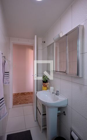 Apartamento à venda com 75m², 2 quartos e 1 vaga Apartamento à venda com 75m², 2 quartos e 1 vagaBanheiro Social