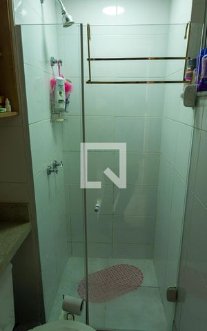 Apartamento à venda com 49m², 2 quartos e 1 vaga Apartamento à venda com 49m², 2 quartos e 1 vagaBanheiro Social