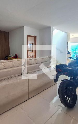 Casa à venda com 300m², 3 quartos e 4 vagas Casa à venda com 300m², 3 quartos e 4 vagasSala