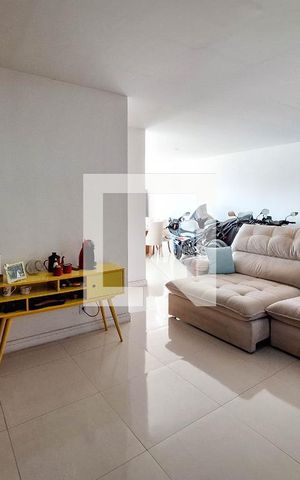 Casa à venda com 300m², 3 quartos e 4 vagas Casa à venda com 300m², 3 quartos e 4 vagasSala